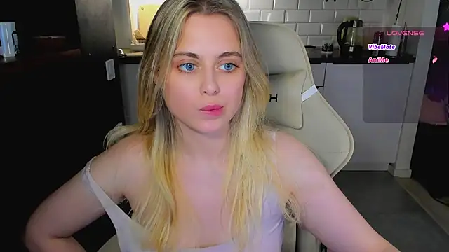 blonde_kellyy Adlı Modelin Canlı XXX Sohbeti