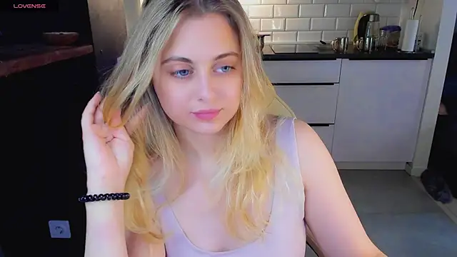 blonde_kellyy's Live XXX Chat