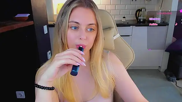 Show de blonde_kellyy na webcam
