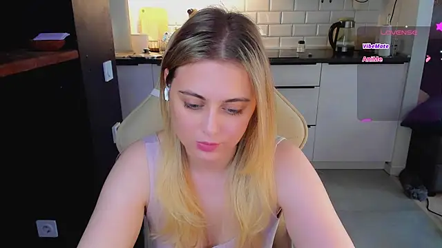 blonde_kellyy – Live XXX-chat