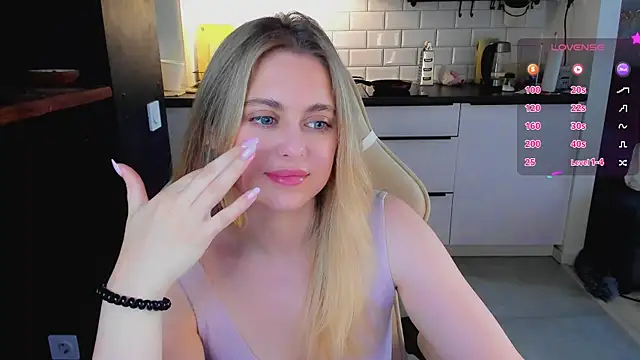 blonde_kellyy's Live XXX Chat