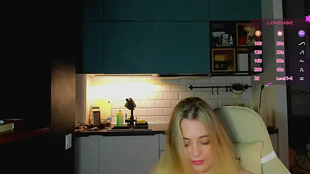 Chat +18 de blonde_kellyy ao vivo