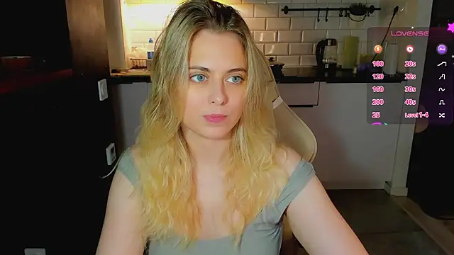 Chat +18 de blonde_kellyy ao vivo
