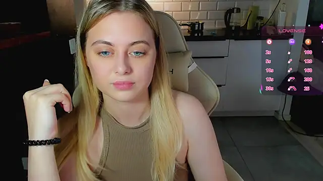 blonde_kellyy's Live XXX Chat