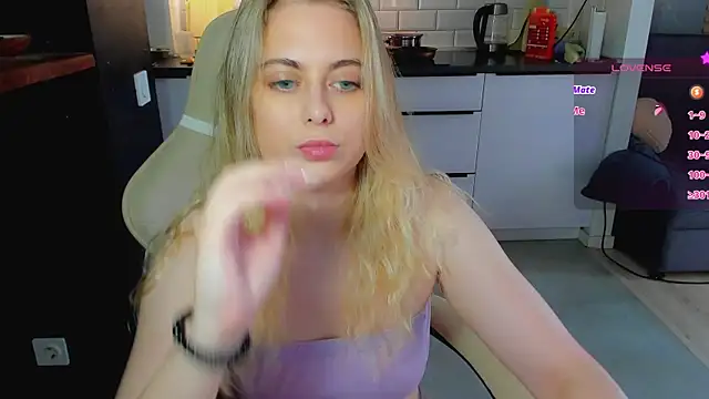 blonde_kellyy's Live XXX Chat