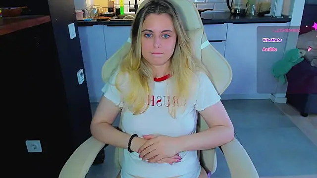 blonde_kellyy: онлайн-секс-чат
