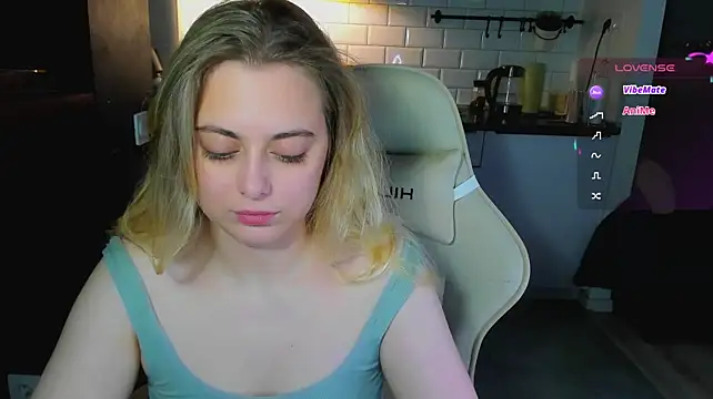 blonde_kellyy 现场XXX聊天