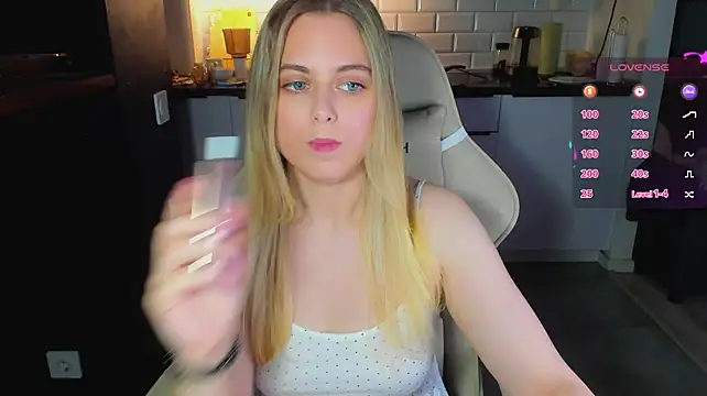 blonde_kellyy 现场XXX聊天