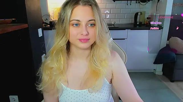 blonde_kellyy's Live XXX Chat