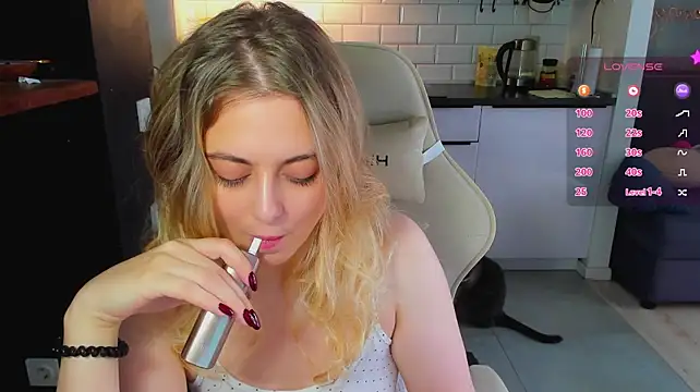 blonde_kellyy: вебкам-шоу