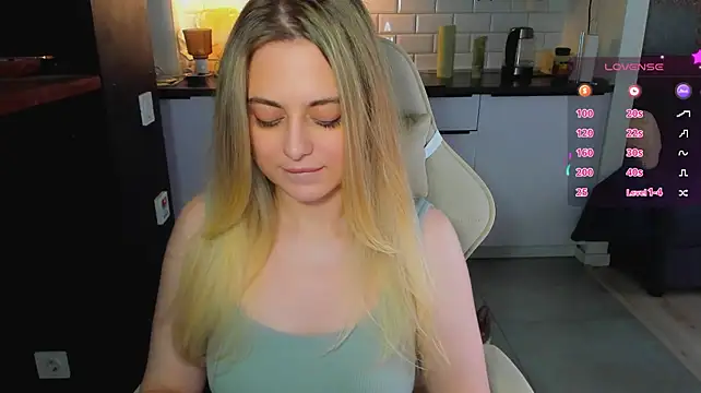blonde_kellyyのライブXXXチャット