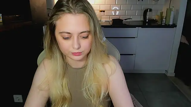 دردشة blonde_kellyy الجنسية المباشرة