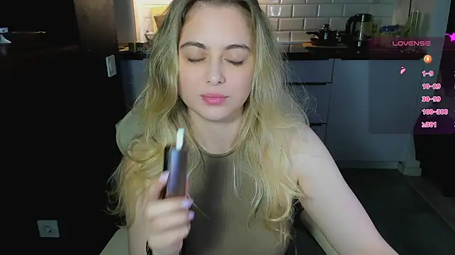 Pokazy przed kamerką – blonde_kellyy
