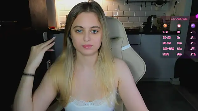 blonde_kellyy Webcam show