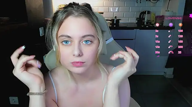 blonde_kellyy's Webcam Show