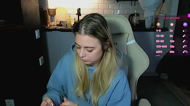 blonde_kellyy Chat XXX live