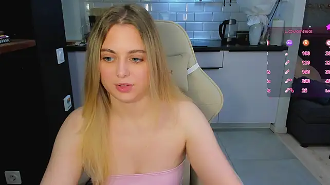 blonde_kellyy Adlı Modelin Web Kamerası Şovu
