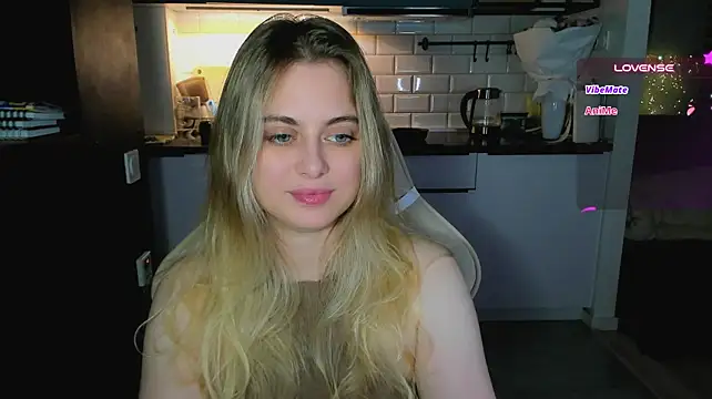 blonde_kellyy's Webcam Show