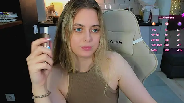 blonde_kellyy webcam show