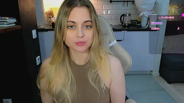 blonde_kellyy's Webcam Show