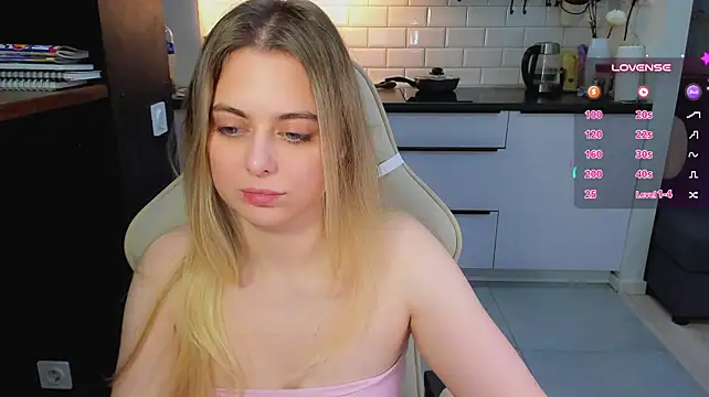 blonde_kellyy's Webcam Show