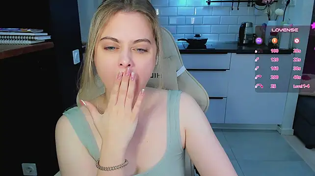 blonde_kellyy XXX чат на живо