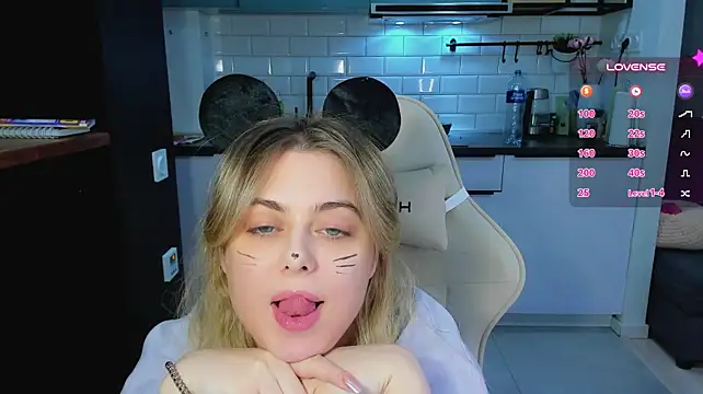 blonde_kellyy's Live XXX Chat