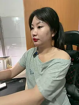 QuynhAnh99's Live XXX Chat