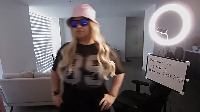 XXX chat uživo modela CurvyEllaX