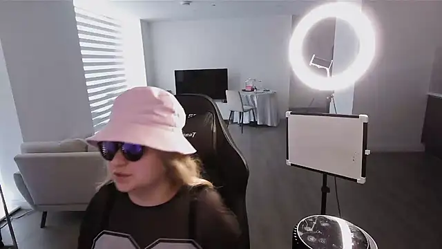 Webkamerová show CurvyEllaX