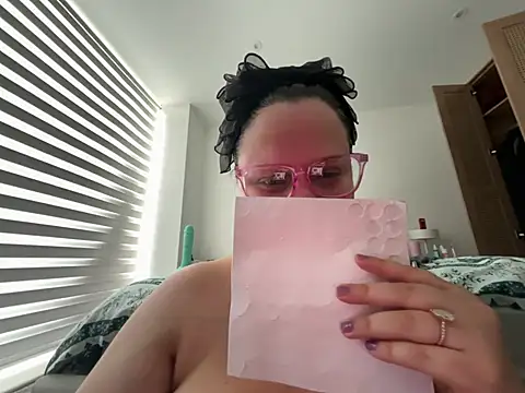 CurvyEllaX's Webcam Show