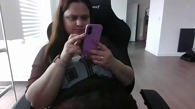 CurvyEllaX Live XXX-Chat