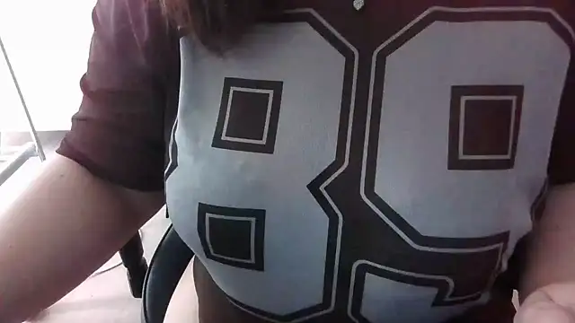 CurvyEllaX Live XXX-Chat