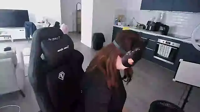 CurvyEllaX's Webcam Show