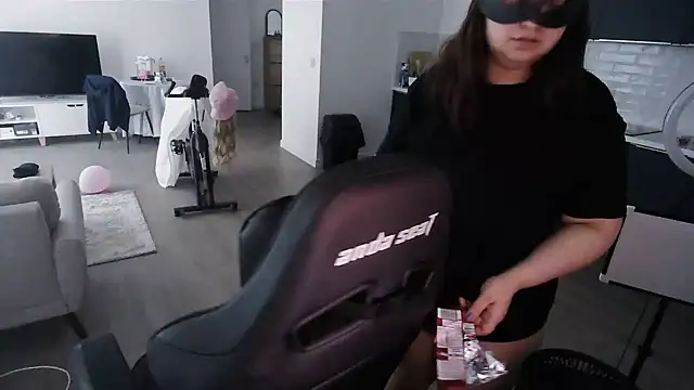 CurvyEllaX's Webcam Show