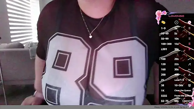 CurvyEllaX Live XXX-chat