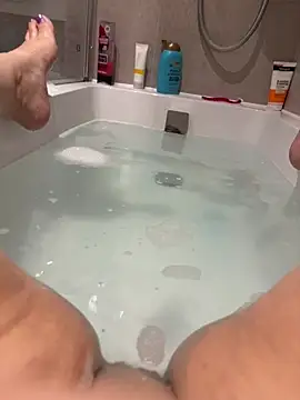 CurvyEllaX's Live XXX Chat
