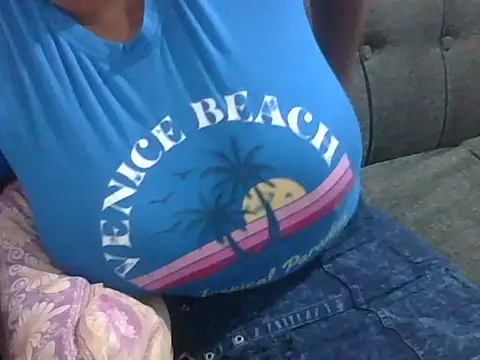 Sexy_gyaly Adlı Modelin Canlı XXX Sohbeti
