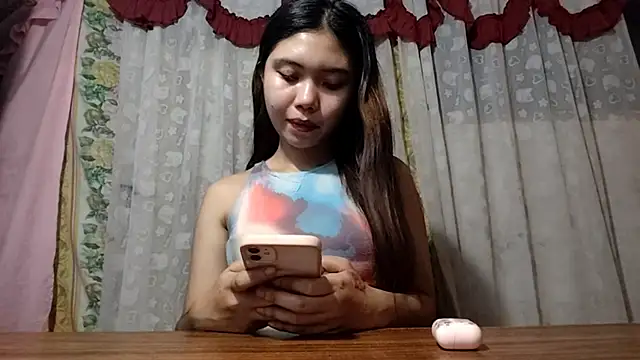 ThanhKalinowski Pertunjukan Webcam
