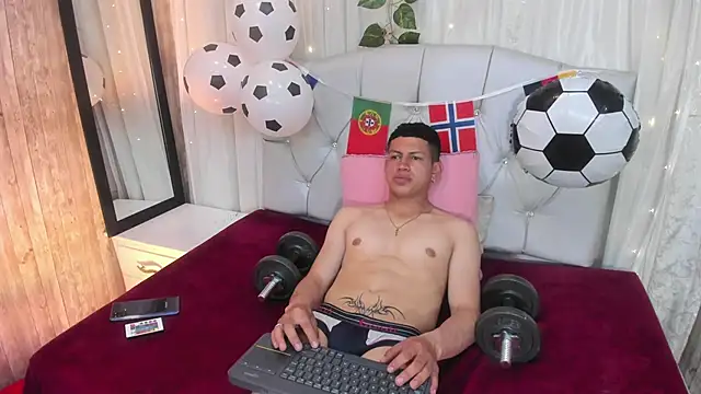 Tony_Zackk Show in webcam