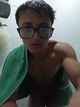 הופעת וובקאם של Davitfitnosuke