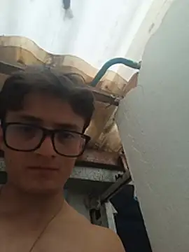 Davitfitnosuke webkamerás műsora