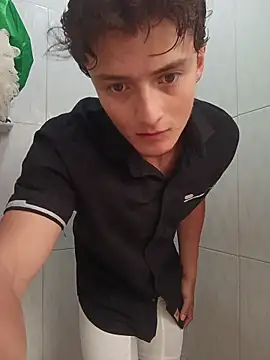Davitfitnosuke Show in webcam