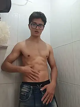 Davitfitnosuke: вебкам-шоу