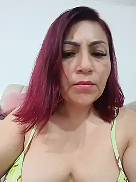 Show modela Agata_Traviesa na web-kameri