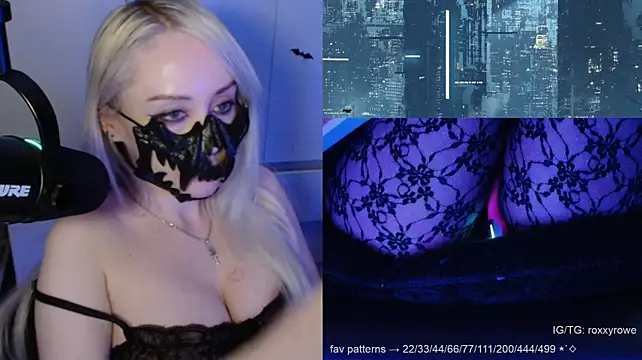 Show de roxxyrowe na webcam