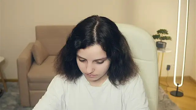 VadaBellotti Chat XXX live