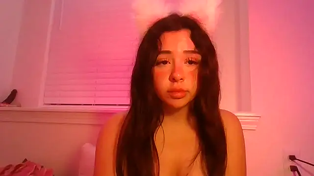 Show modela arianababygirl na web-kameri