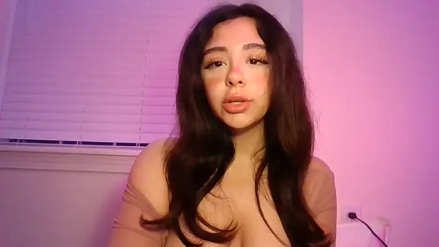 Show modela arianababygirl na web-kameri