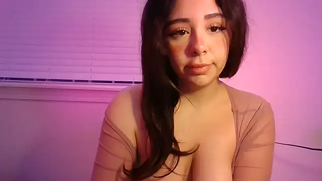 Show modela arianababygirl na web-kameri